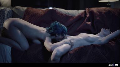 Грудастая лесбиянка испытала яркий оргазм вместе с подругой